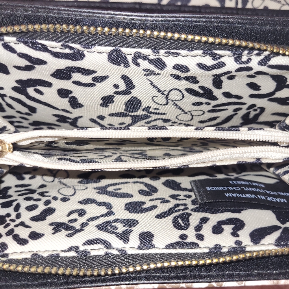 Hard To Find! Jessica Simpson large bifold/zip-around wallet. - Picture 7 of 16